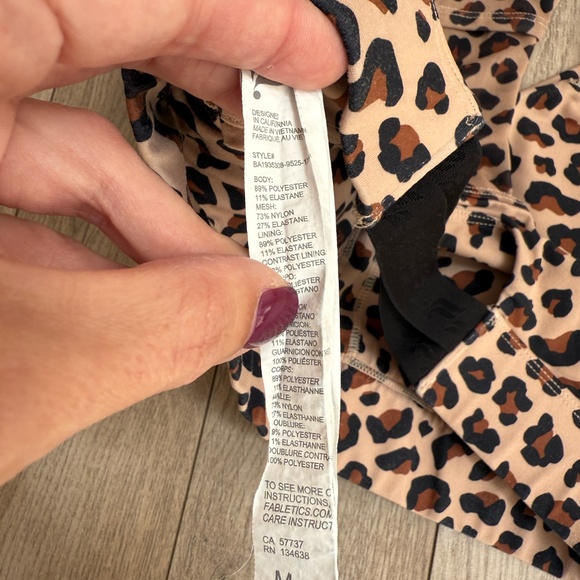 Fabletics Leopard print sports bra size M NWOT - Picture 3 of 3